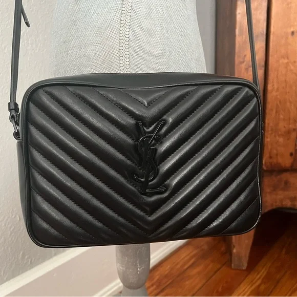 SAINT LAURENT LOU CAMERA BAG IN QUILTED LEATHER - Picture 5 of 17